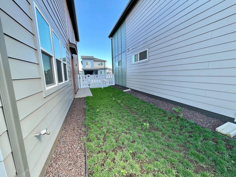 4 BED/2.5 BATH HOME in Hoopili - Garage & Backyard!!! property image