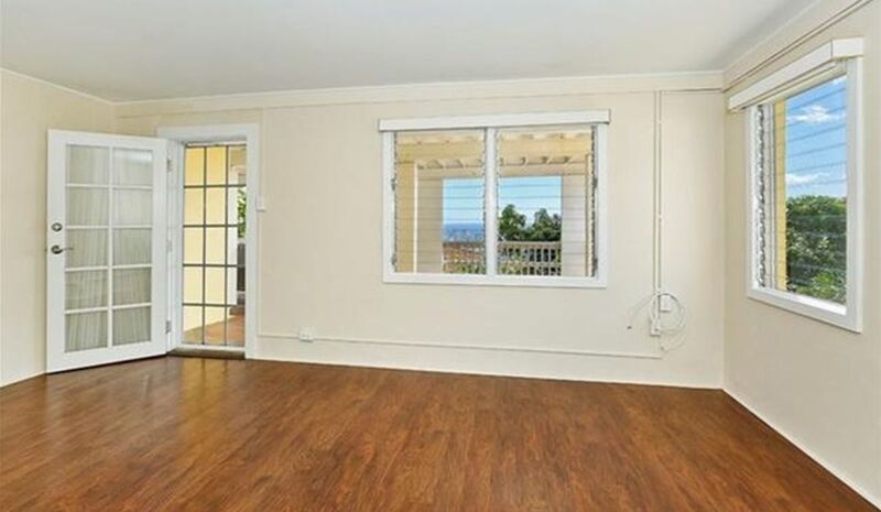 Amazing Views 2bed/1bath unit in St. Louis Heights Available in April! property image