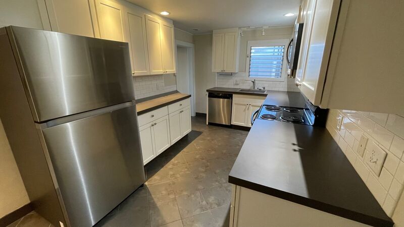 Amazing Views 2bed/1bath unit in St. Louis Heights Available in April! property image