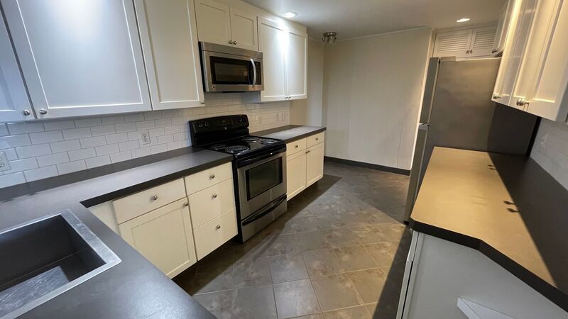 Amazing Views 2bed/1bath unit in St. Louis Heights Available in April! property image