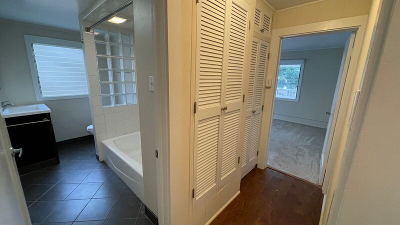 Amazing Views 2bed/1bath unit in St. Louis Heights Available in April! property image