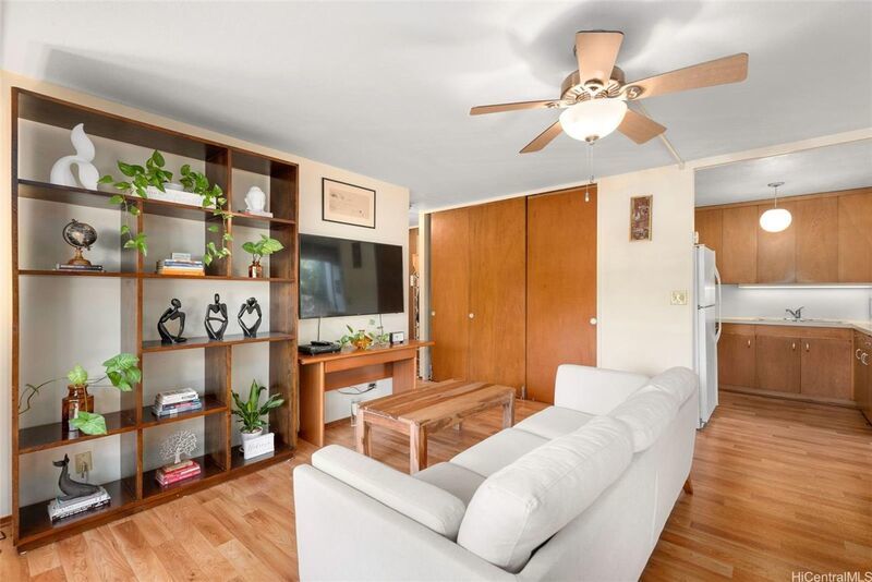 Fully Furnished - 2 BED/1 BATH/1 PARKING in the ideally located Queen Emma Gardens!! property image