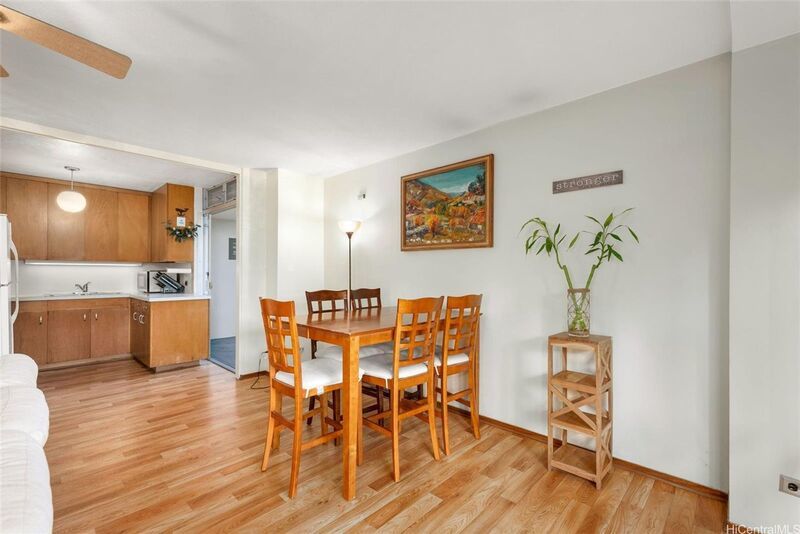 Fully Furnished - 2 BED/1 BATH/1 PARKING in the ideally located Queen Emma Gardens!! property image