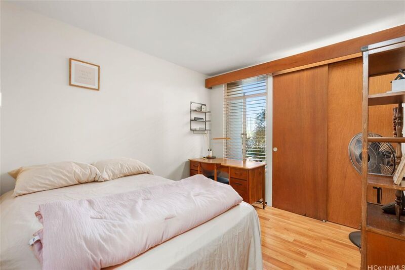 Fully Furnished - 2 BED/1 BATH/1 PARKING in the ideally located Queen Emma Gardens!! property image