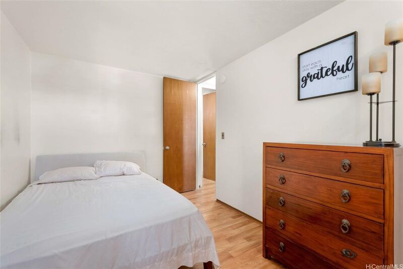 Fully Furnished - 2 BED/1 BATH/1 PARKING in the ideally located Queen Emma Gardens!! property image