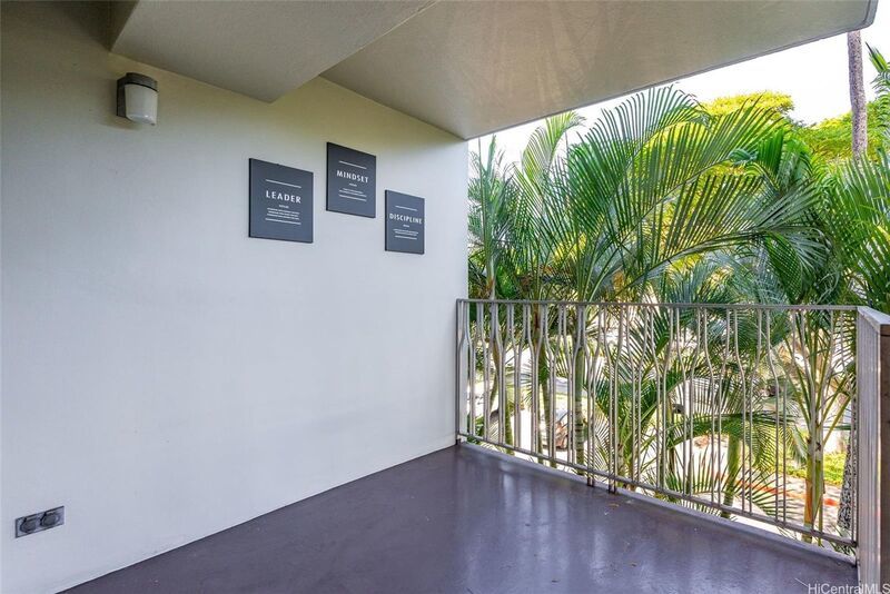 Fully Furnished - 2 BED/1 BATH/1 PARKING in the ideally located Queen Emma Gardens!! property image