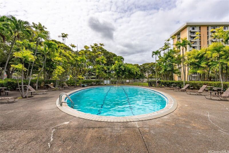 Fully Furnished - 2 BED/1 BATH/1 PARKING in the ideally located Queen Emma Gardens!! property image