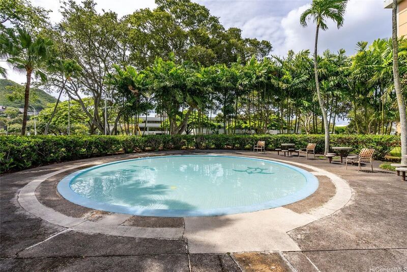 Fully Furnished - 2 BED/1 BATH/1 PARKING in the ideally located Queen Emma Gardens!! property image