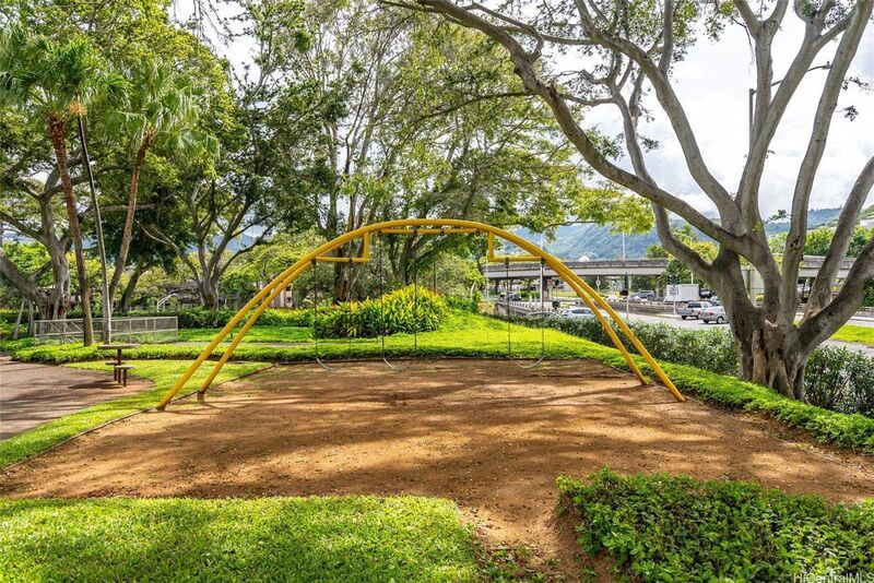 Fully Furnished - 2 BED/1 BATH/1 PARKING in the ideally located Queen Emma Gardens!! property image