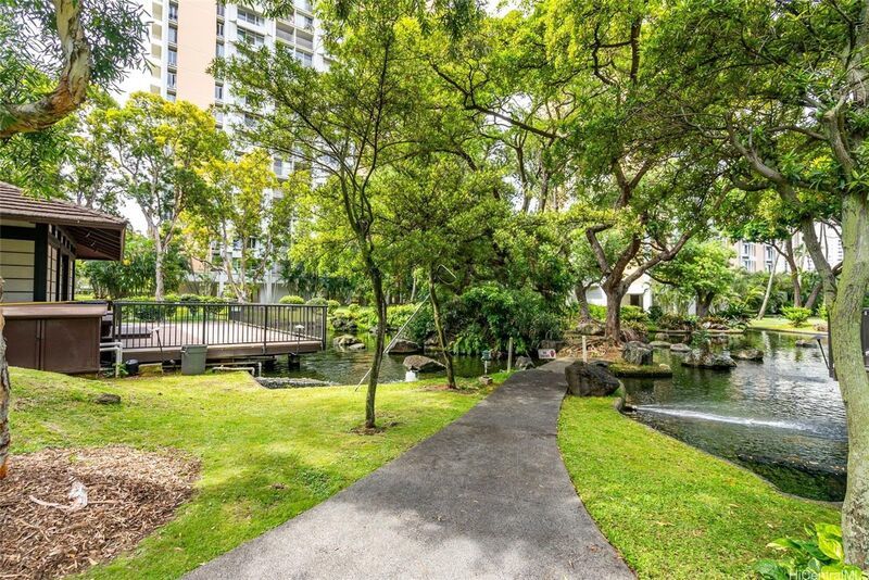 Fully Furnished - 2 BED/1 BATH/1 PARKING in the ideally located Queen Emma Gardens!! property image
