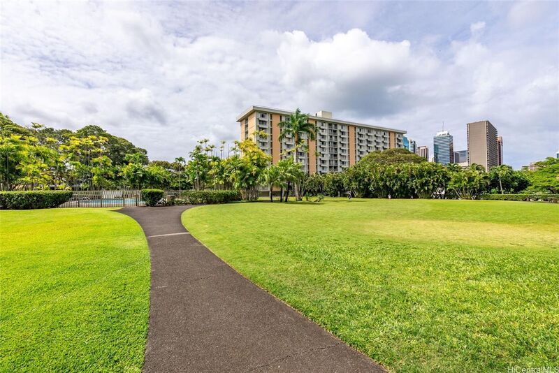 Fully Furnished - 2 BED/1 BATH/1 PARKING in the ideally located Queen Emma Gardens!! property image