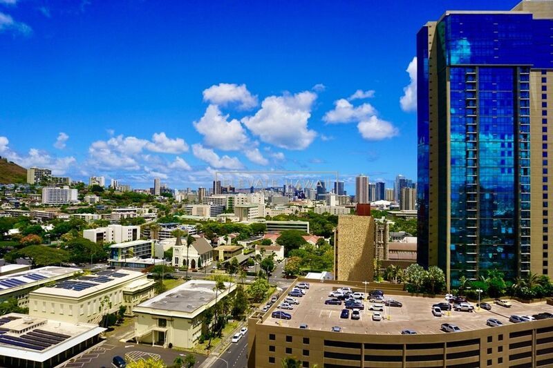 Downtown Honolulu 1 bedroom unit w/ Covered Parking property image