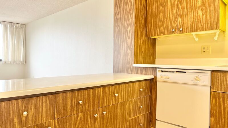 Downtown Honolulu 1 bedroom unit w/ Covered Parking property image