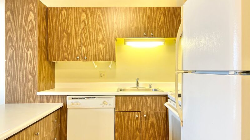 Downtown Honolulu 1 bedroom unit w/ Covered Parking property image