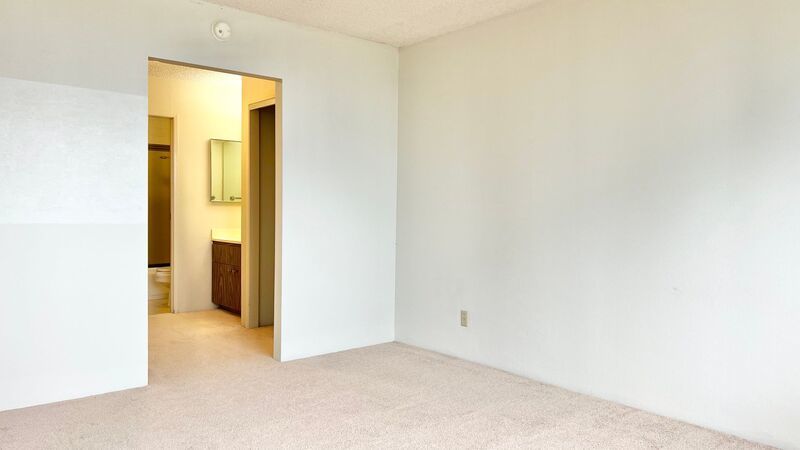 Downtown Honolulu 1 bedroom unit w/ Covered Parking property image