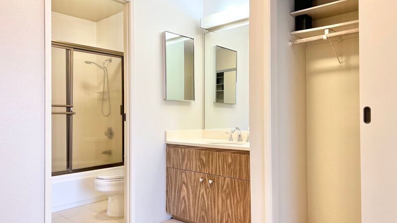 Downtown Honolulu 1 bedroom unit w/ Covered Parking property image