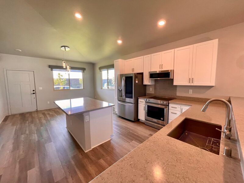 Home for Rent in Hoopili (Lehua) 4 BED/2.5 BATH + Garage! property image