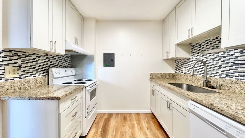 2 BED/2 BATH/1 PRKG across from Pearlridge Mall (Aiea) w/ Washer/Dryer INSIDE property image