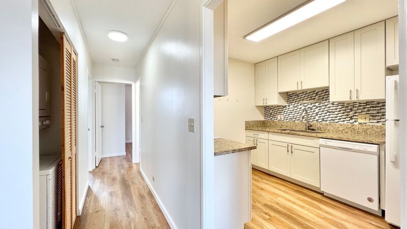 2 BED/2 BATH/1 PRKG across from Pearlridge Mall (Aiea) w/ Washer/Dryer INSIDE property image