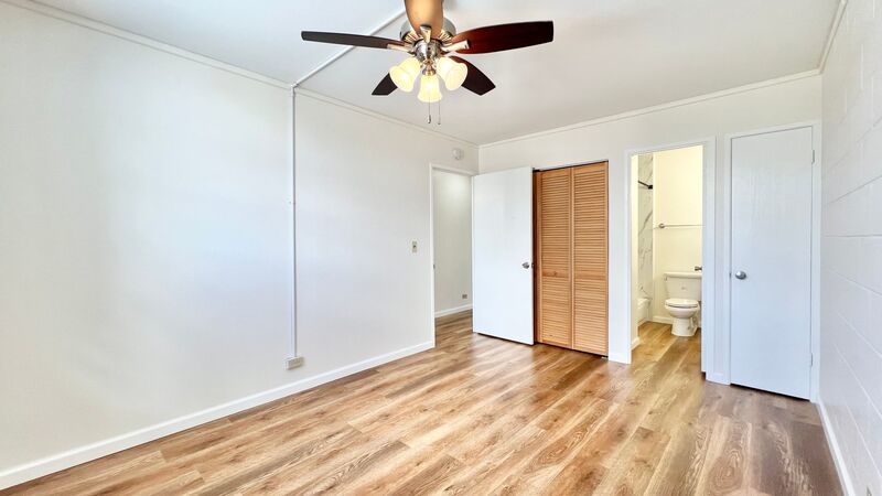 2 BED/2 BATH/1 PRKG across from Pearlridge Mall (Aiea) w/ Washer/Dryer INSIDE property image