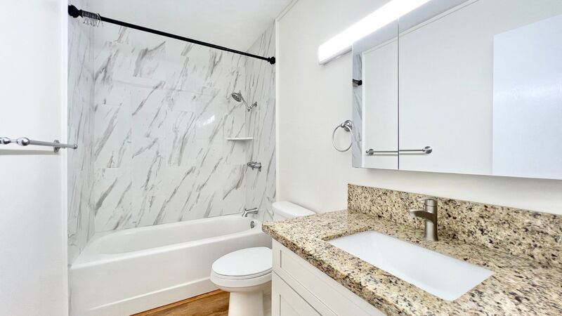 2 BED/2 BATH/1 PRKG across from Pearlridge Mall (Aiea) w/ Washer/Dryer INSIDE property image