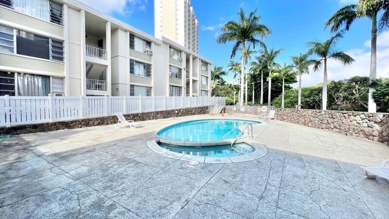 2 BED/2 BATH/1 PRKG across from Pearlridge Mall (Aiea) w/ Washer/Dryer INSIDE property image