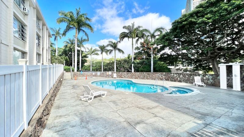 2 BED/2 BATH/1 PRKG across from Pearlridge Mall (Aiea) w/ Washer/Dryer INSIDE property image