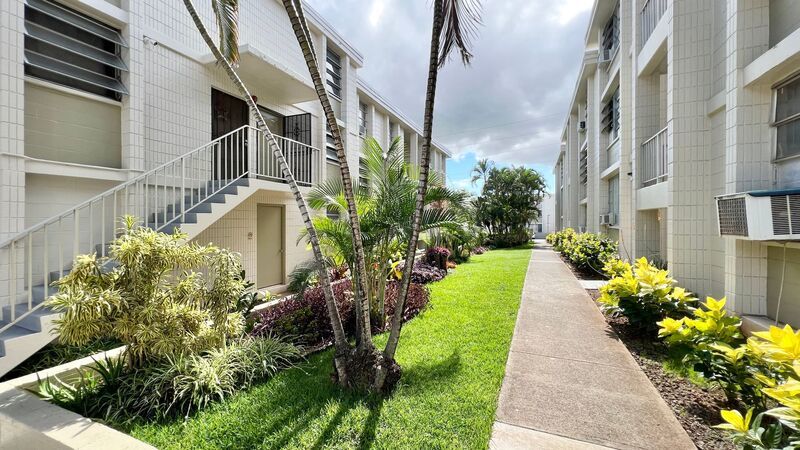 2 BED/2 BATH/1 PRKG across from Pearlridge Mall (Aiea) w/ Washer/Dryer INSIDE property image