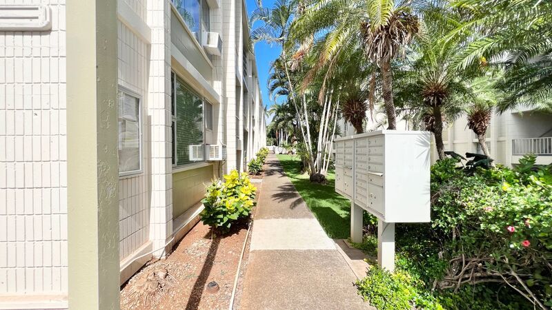 2 BED/2 BATH/1 PRKG across from Pearlridge Mall (Aiea) w/ Washer/Dryer INSIDE property image