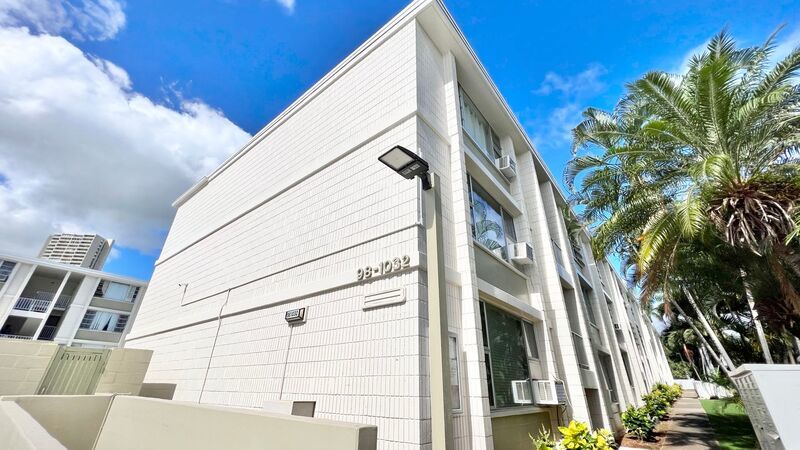 2 BED/2 BATH/1 PRKG across from Pearlridge Mall (Aiea) w/ Washer/Dryer INSIDE property image