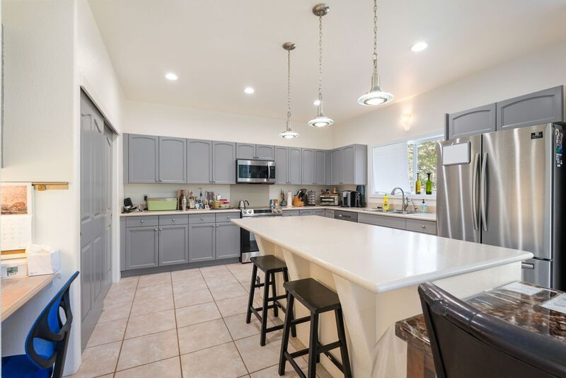 SPACIOUS 3 BED/2.5 BATH HOME IN MILILANI - Den, Pool, Yard, Garage & PV!! MILILANI MAUKA property image