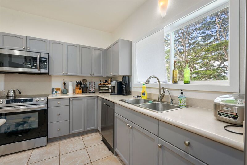 SPACIOUS 3 BED/2.5 BATH HOME IN MILILANI - Den, Pool, Yard, Garage & PV!! MILILANI MAUKA property image