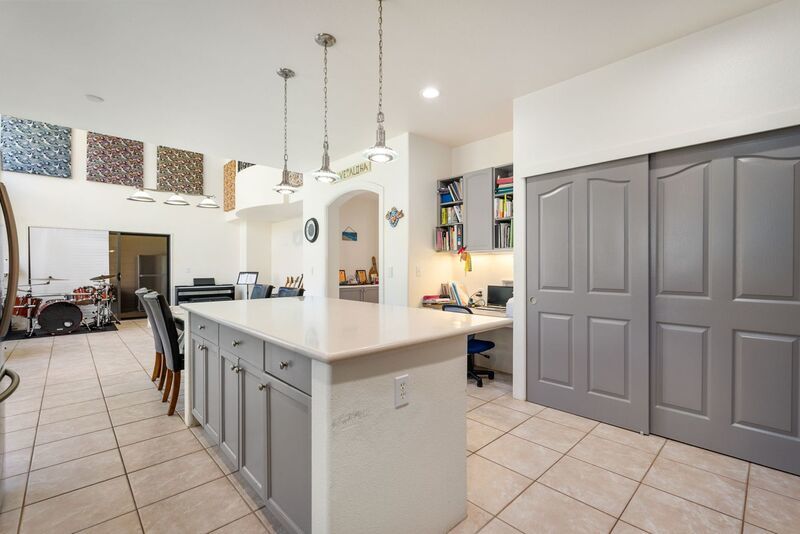 SPACIOUS 3 BED/2.5 BATH HOME IN MILILANI - Den, Pool, Yard, Garage & PV!! MILILANI MAUKA property image