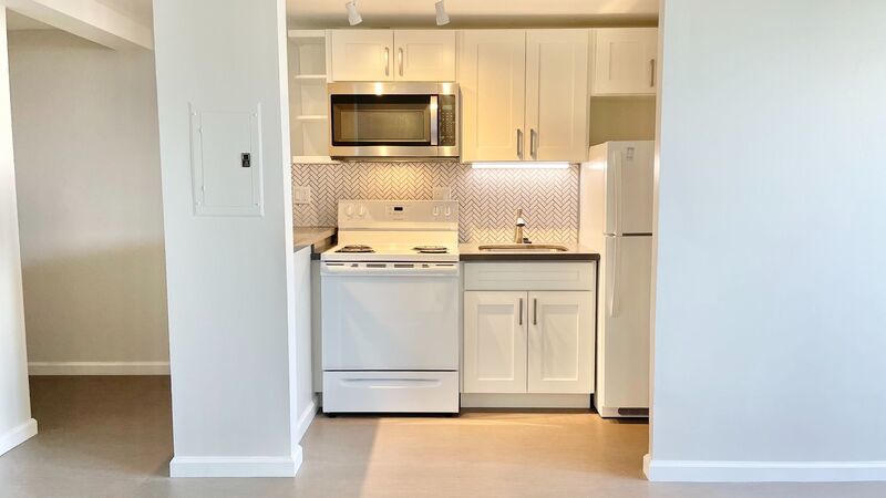 NEWLY RENOVATED, CITY & OCEAN VIEWS - Studio Unit in Pearl City property image