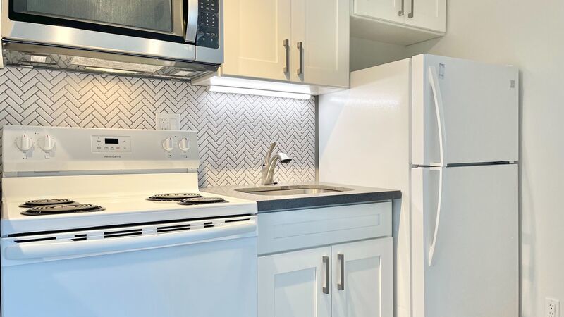 NEWLY RENOVATED, CITY & OCEAN VIEWS - Studio Unit in Pearl City property image