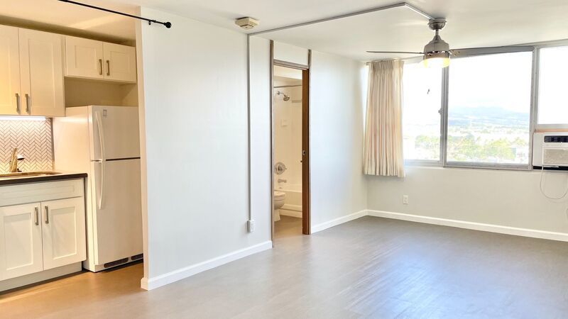 NEWLY RENOVATED, CITY & OCEAN VIEWS - Studio Unit in Pearl City property image