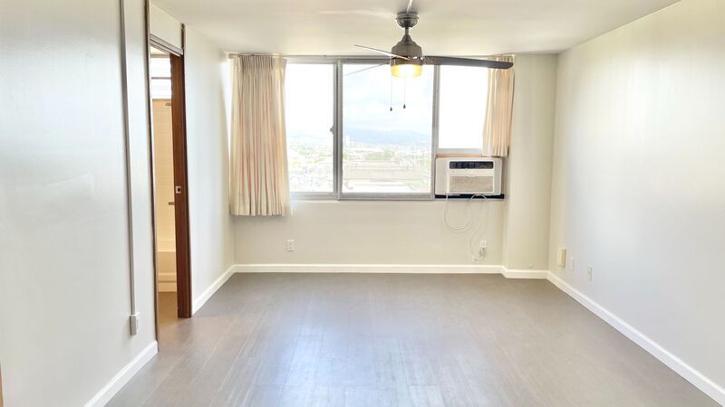 NEWLY RENOVATED, CITY & OCEAN VIEWS - Studio Unit in Pearl City property image