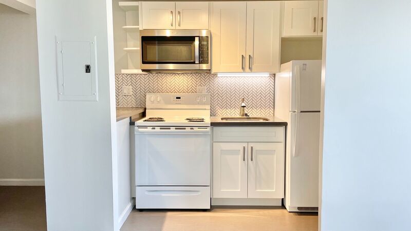 NEWLY RENOVATED, CITY & OCEAN VIEWS - Studio Unit in Pearl City property image