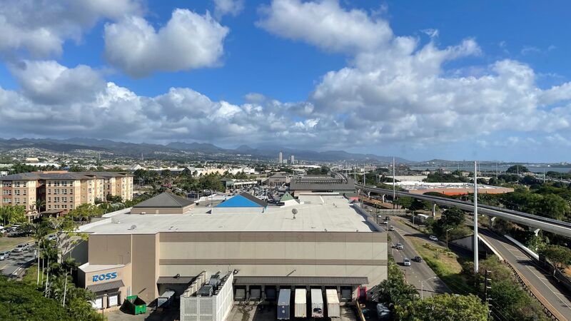 NEWLY RENOVATED, CITY & OCEAN VIEWS - Studio Unit in Pearl City property image