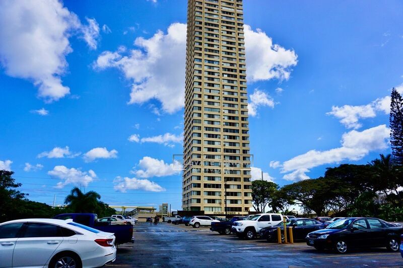 NEWLY RENOVATED, CITY & OCEAN VIEWS - Studio Unit in Pearl City property image