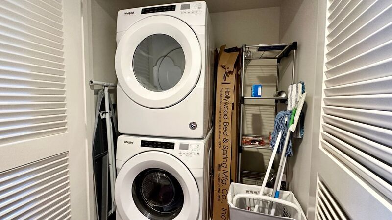 Available NOW - Ideally Located 1 Bedroom 1 Bath with 1 Assigned Parking and Storage Locker in Waihonua property image