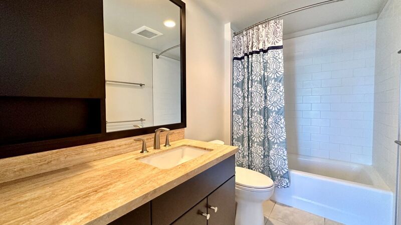 Available NOW - Ideally Located 1 Bedroom 1 Bath with 1 Assigned Parking and Storage Locker in Waihonua property image