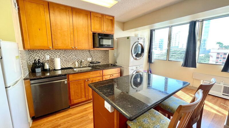FULLY FURNISHED STUDIO IN KING MANOR! CLOSE TO STRAUB-WARD-KAPIOLANI property image