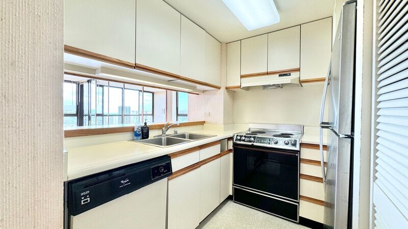 HIGHLY DESIRABLE 2 BED/2 BATH SPECTACULAR VIEWS property image
