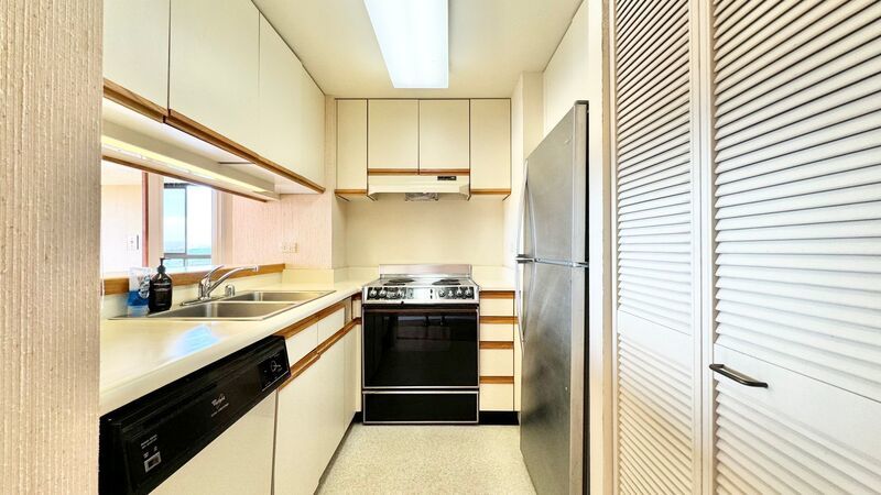 HIGHLY DESIRABLE 2 BED/2 BATH SPECTACULAR VIEWS property image