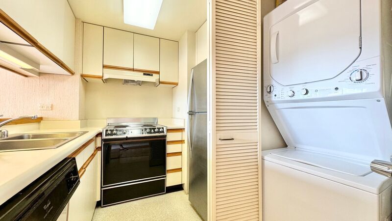 HIGHLY DESIRABLE 2 BED/2 BATH SPECTACULAR VIEWS property image