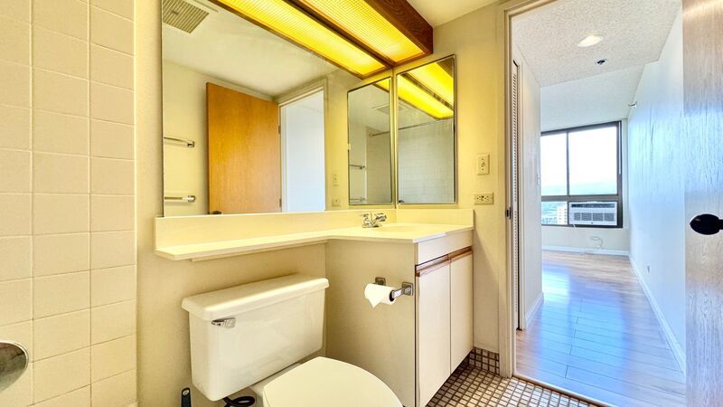 HIGHLY DESIRABLE 2 BED/2 BATH SPECTACULAR VIEWS property image