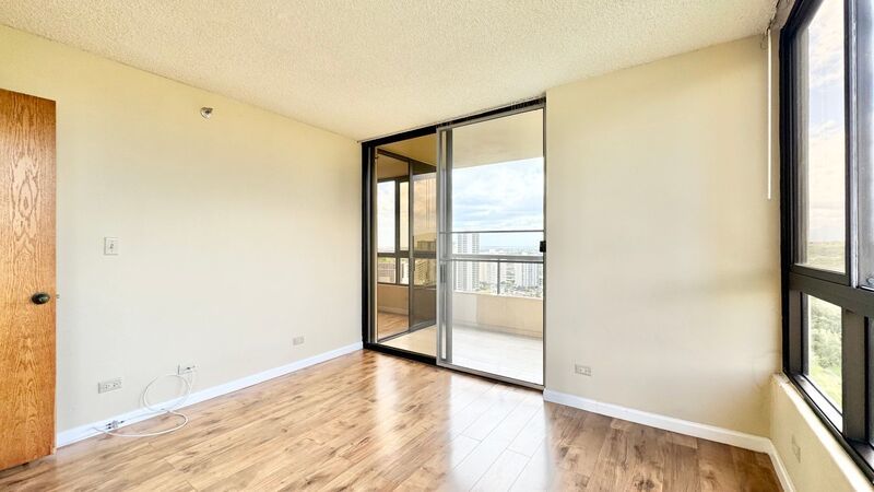 HIGHLY DESIRABLE 2 BED/2 BATH SPECTACULAR VIEWS property image