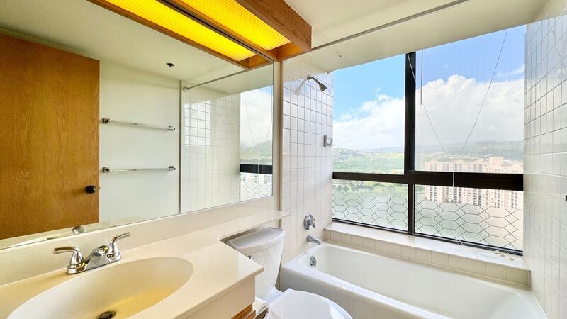 HIGHLY DESIRABLE 2 BED/2 BATH SPECTACULAR VIEWS property image