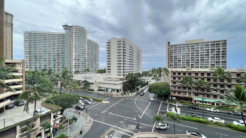 ALL UTILITIES INCLUDED! Renovated 1 BED/1 BATH w/ Enclosed Lanai in Tradewinds Waikiki property image